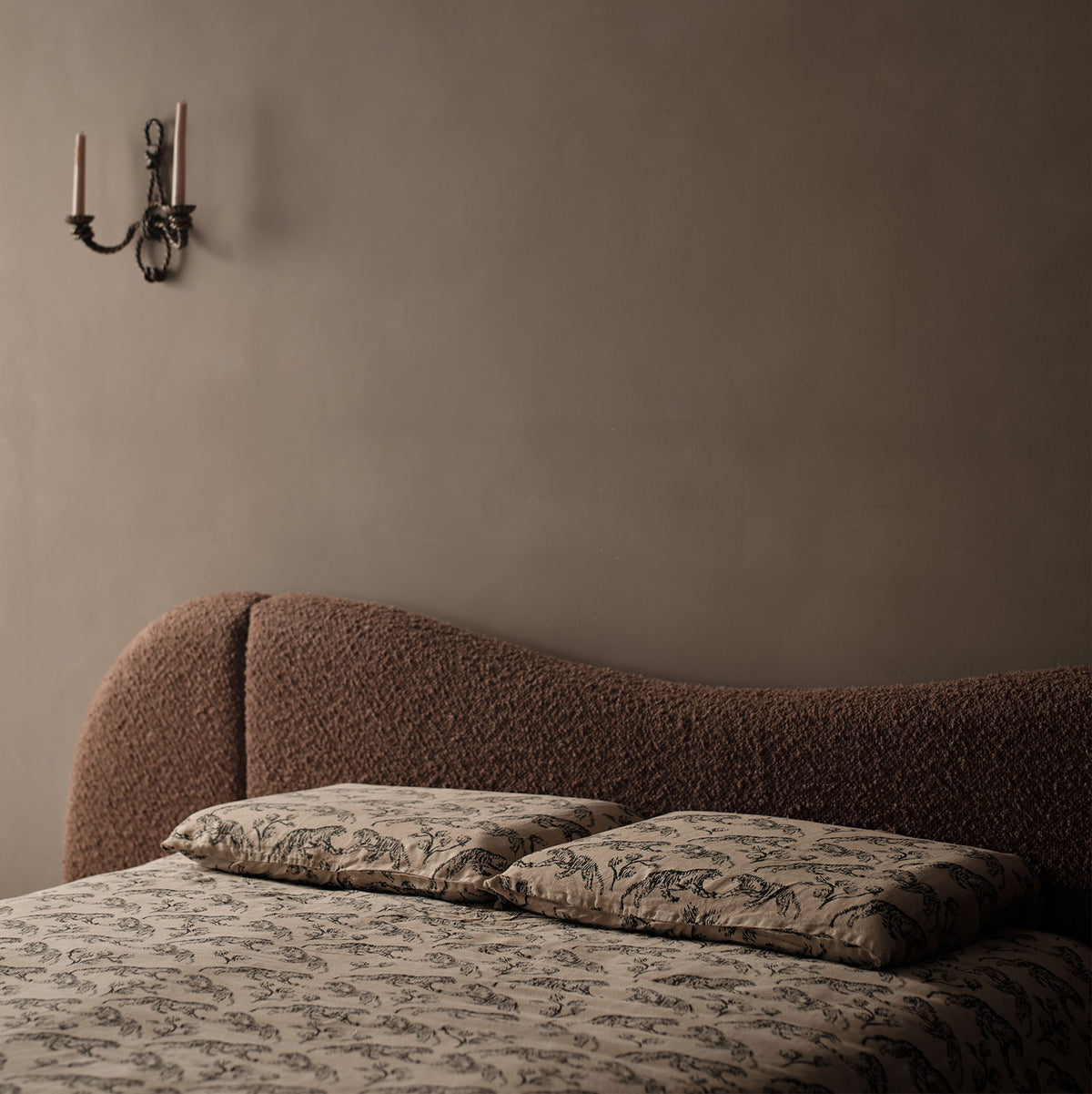 Gladys Extended Headboard Platform Bed