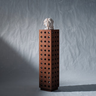 Reika Plinth